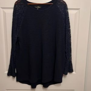 Womens 1x navy blue long top with lace sleeves Suzanne Betro
